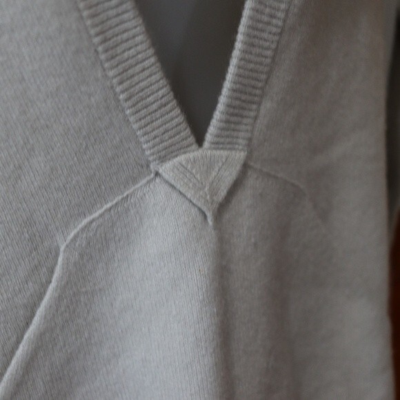 The Breed Gray Cashmere Deep V Sweater Hood Pockets Medium Luxury Layering Knit - Picture 5 of 12